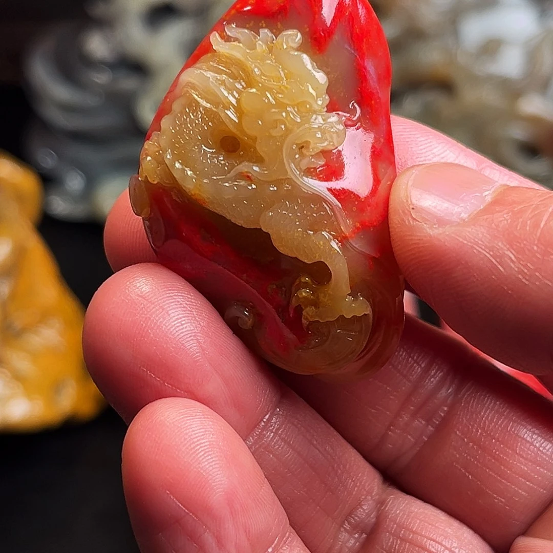 昌化石其他不****点昌化田黄鸡血石精品挂件