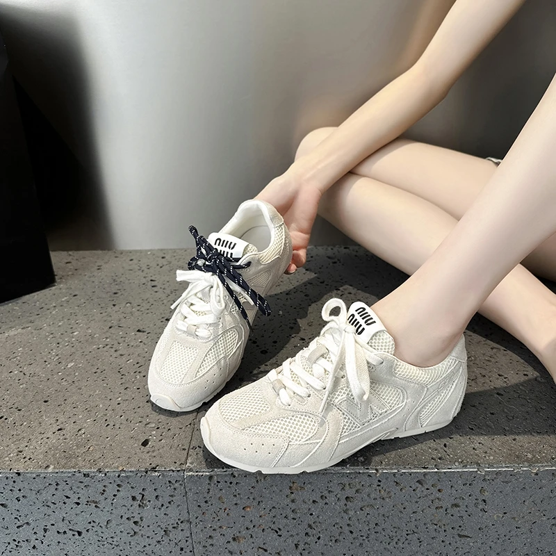 真皮网面透气阿甘德训鞋女2025新款复古跑步运动鞋双色系带小白鞋