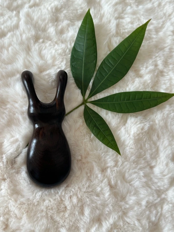 紫光檀兔耳按摩梳加厚