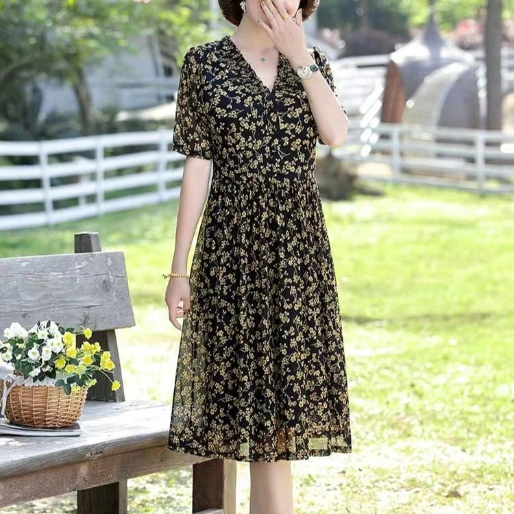 夏季中长款中老年加大码230斤韩版高弹v领中袖时尚洋气碎花连衣裙