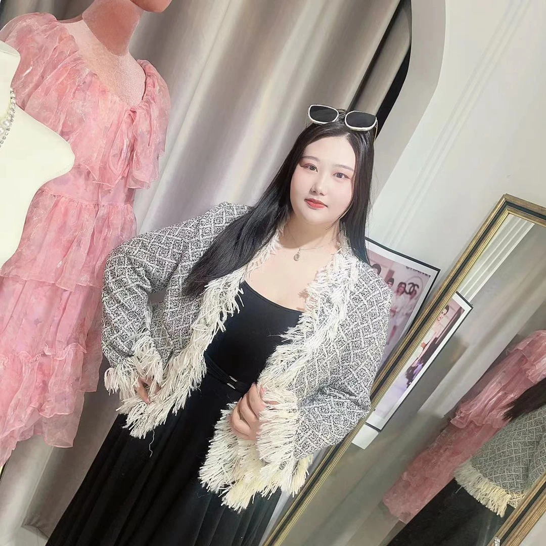 【黑白经典】钻石家大码轻奢格纹小香风外套毛边短款 DWT2415