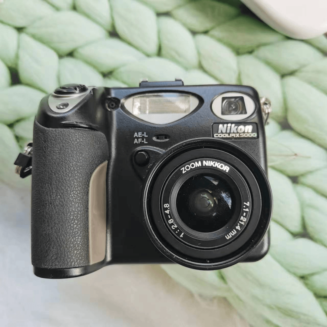 9新 Nikon/尼康 E5000可翻转自拍500万像素摄影复古学NO退NO换