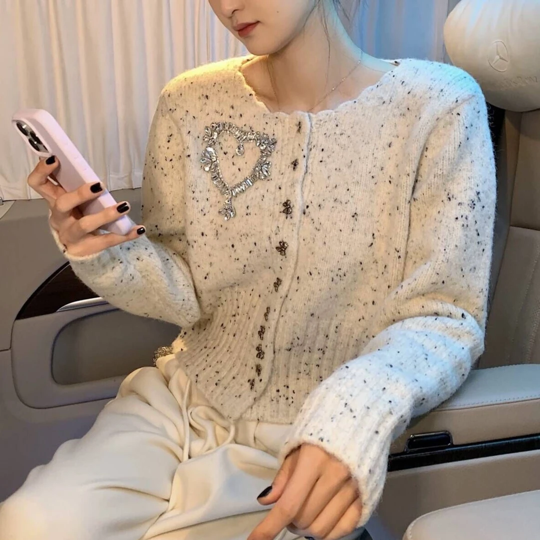 欧货轻奢镶钻爱心毛衣女2023秋冬季时尚气质设计感单排扣针织开衫