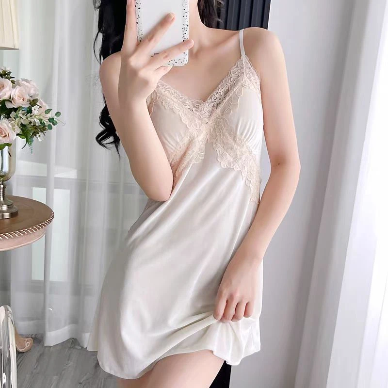 【蕾丝慕斯】秋冬甜美风睡衣女金丝绒带胸垫白色蕾丝美背吊带家居服