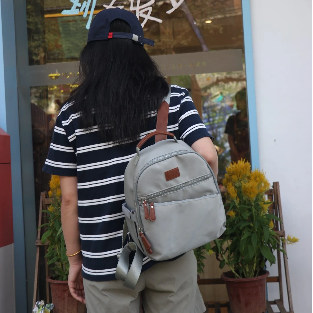 小众设计双肩包女时尚通勤女包包户外出行便携百搭休闲小背包轻便