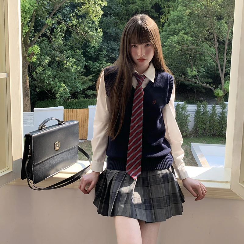 东京岁时记jk制服叠穿针织马甲背心女春秋外穿绀色刺绣纯棉上衣女