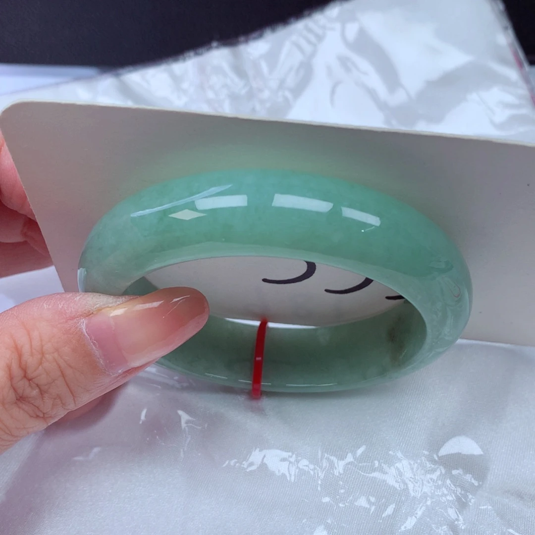 翡翠手镯未镶嵌翡翠