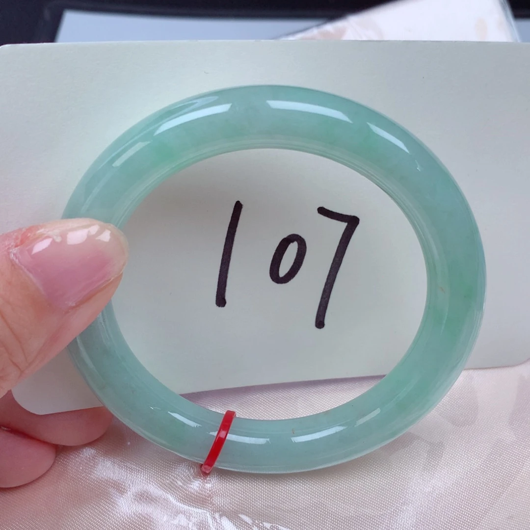 翡翠手镯未镶嵌翡翠