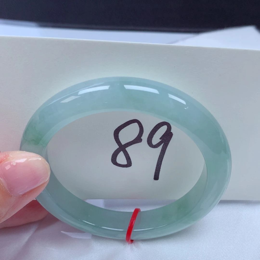 翡翠手镯未镶嵌翡翠