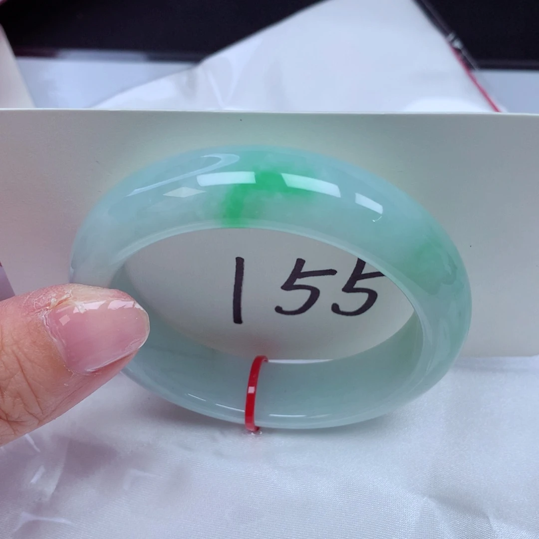 翡翠手镯未镶嵌翡翠