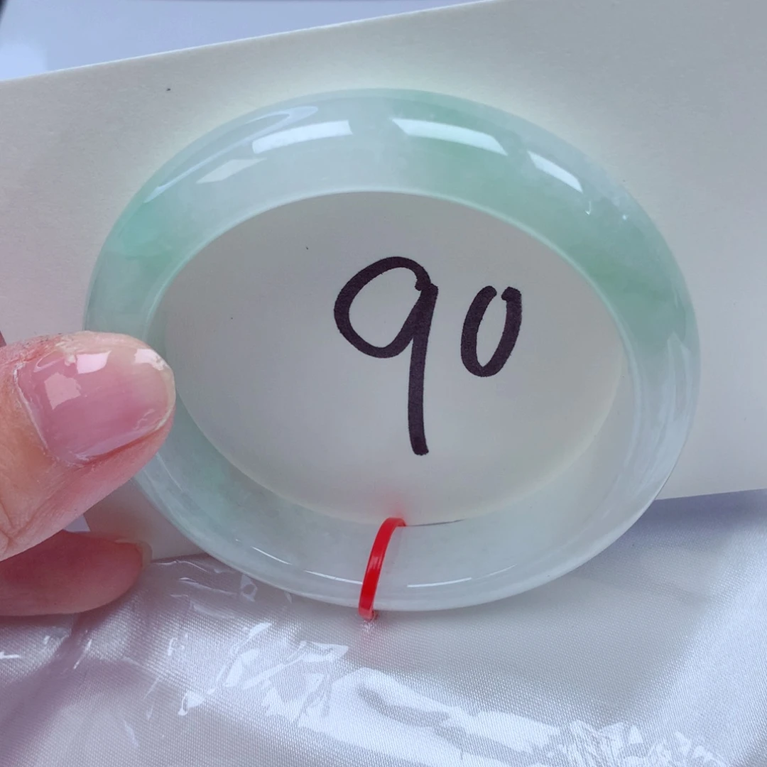 翡翠手镯未镶嵌翡翠