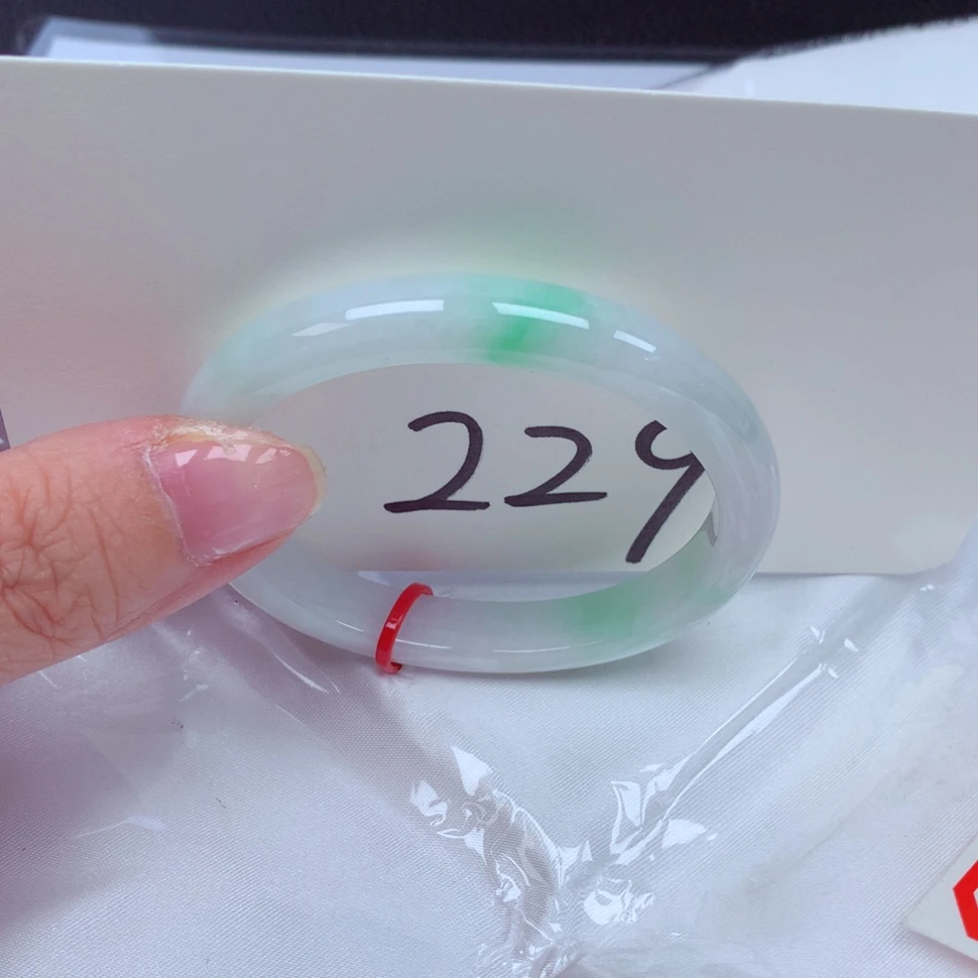 翡翠手镯（贵妃镯）未镶嵌翡翠