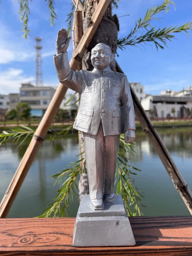 陈允贤雕塑作品摆件