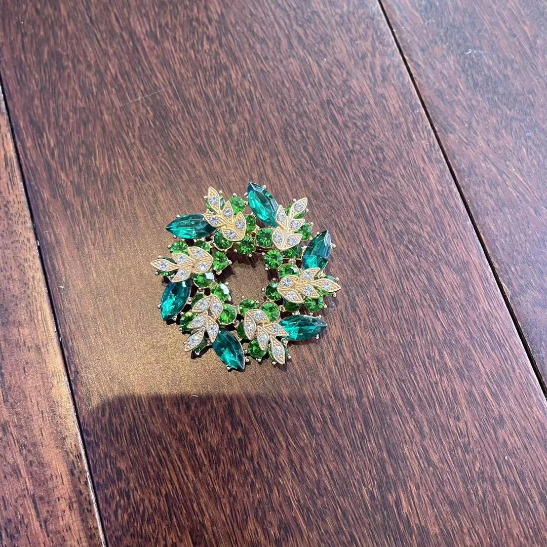 意大利剧场圣诞花环胸针