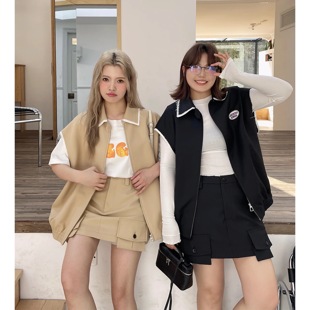 晶咕白标~撞色毛边领刺绣马甲短款工装学院风马甲时尚宽松马夹