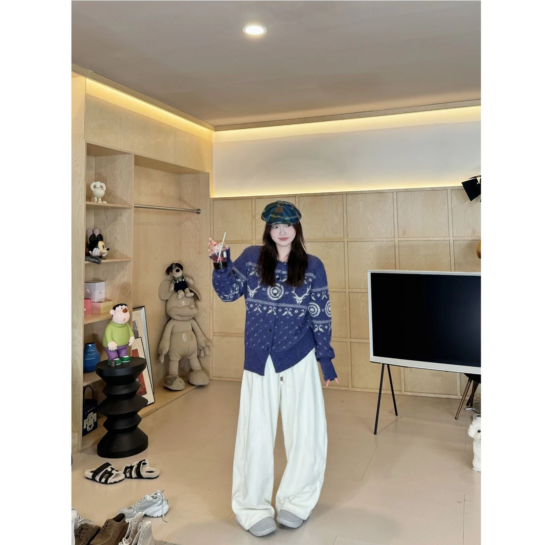 晶咕【马德里来信】设计感别致提花圆领单排扣针织后开衫外套