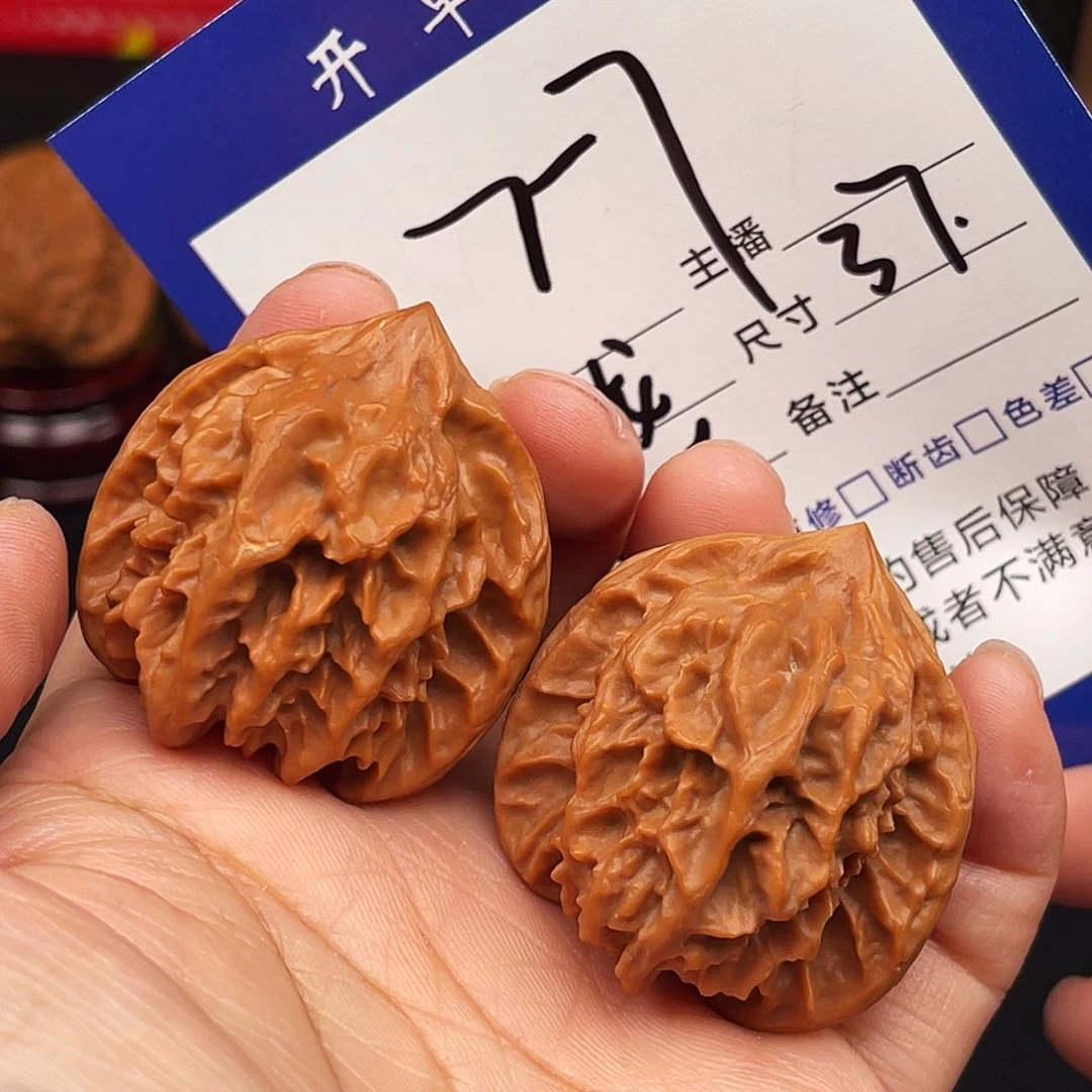 文玩核桃吊坠曹大龙37。 7-7