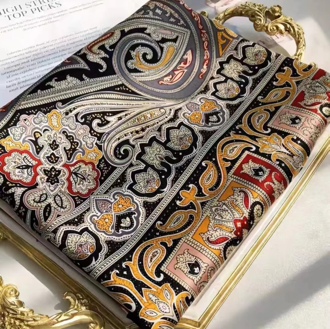 322佩利斯灰调 丽景缎85*180左右丝巾沙滩巾