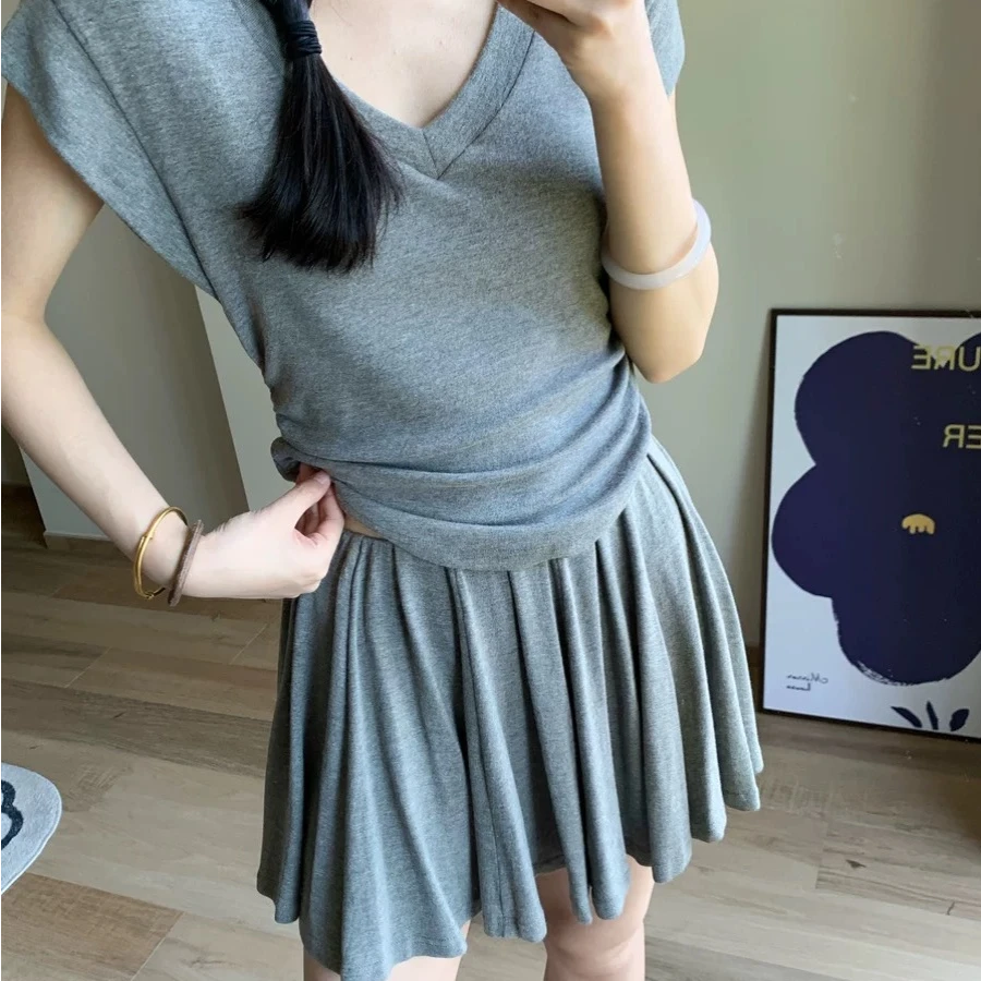 小香风慵懒通勤气质名媛港风新款v领短袖T恤百褶短裙简约两件套