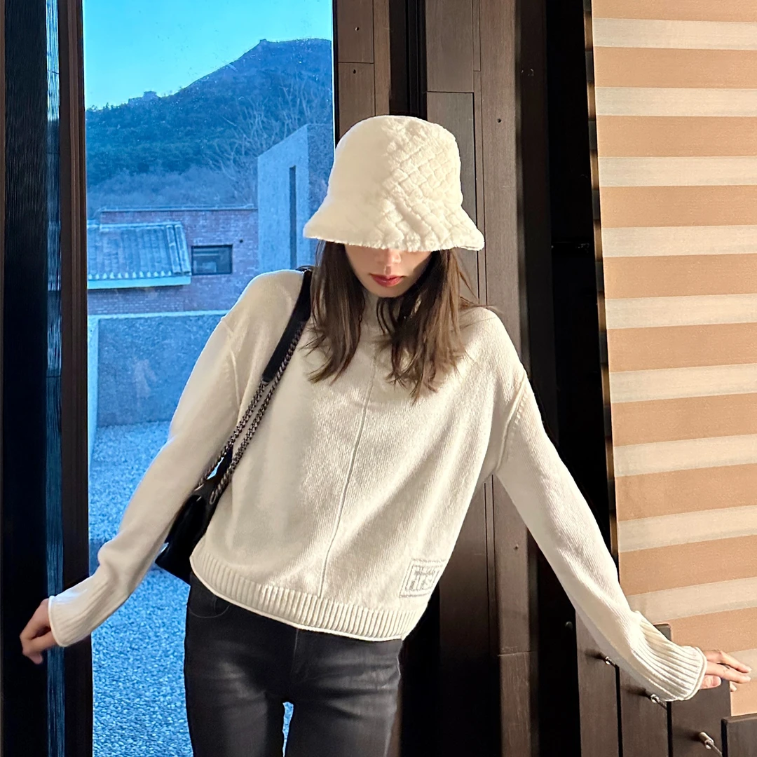 阿玛施AMASS新款时尚羊山绒百搭长袖条纹花色圆领针织衫5399644