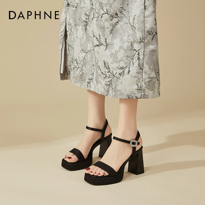 达芙妮黑色高跟鞋女夏天配裙子凉鞋女2025新款粗跟国风仙女风女鞋