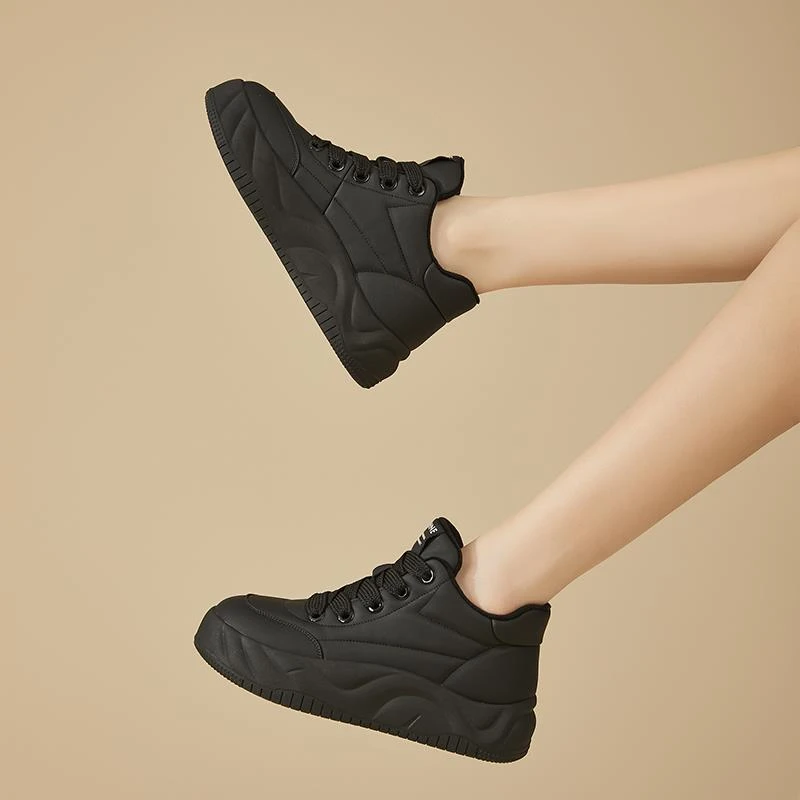 达芙妮2025新款女鞋休闲鞋女款冬季秋冬加绒黑色百搭板鞋运动鞋