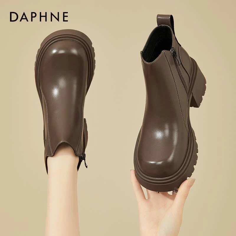 达芙妮高跟短靴女瘦瘦靴秋冬季加绒2025新款英伦棕色厚底切尔西靴