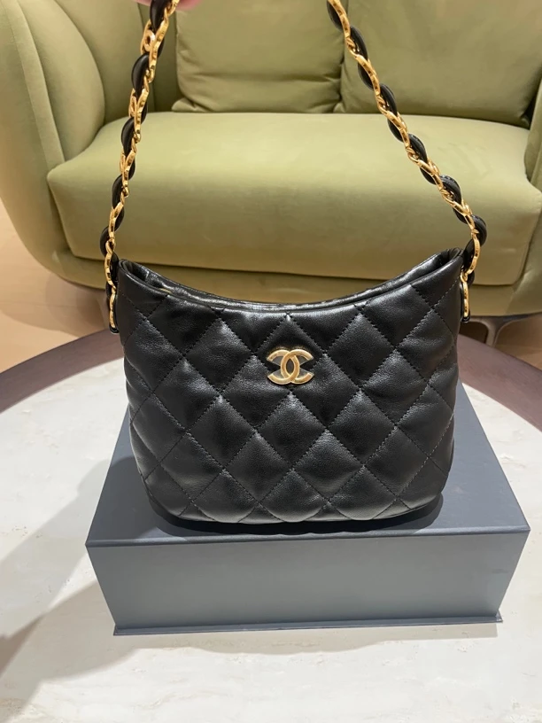 全新未使用 Chanel/香奈儿 22k腋下hobo 公价： 附件：盒子 尘袋