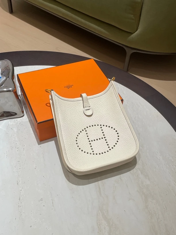 99新 Hermes/爱马仕 mini evelyn白色 配件：盒子 尘袋 发票