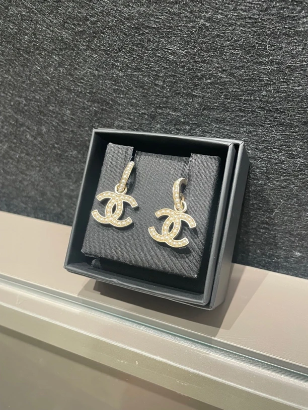 全新未使用 Chanel/香奈儿 双C logo 耳环 附件：盒子