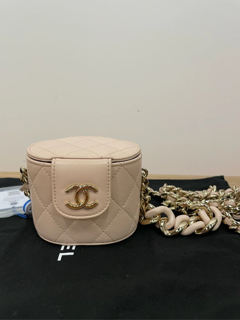 95新 Chanel/香奈儿 mini化妆盒子 公价： 附件：尘袋
