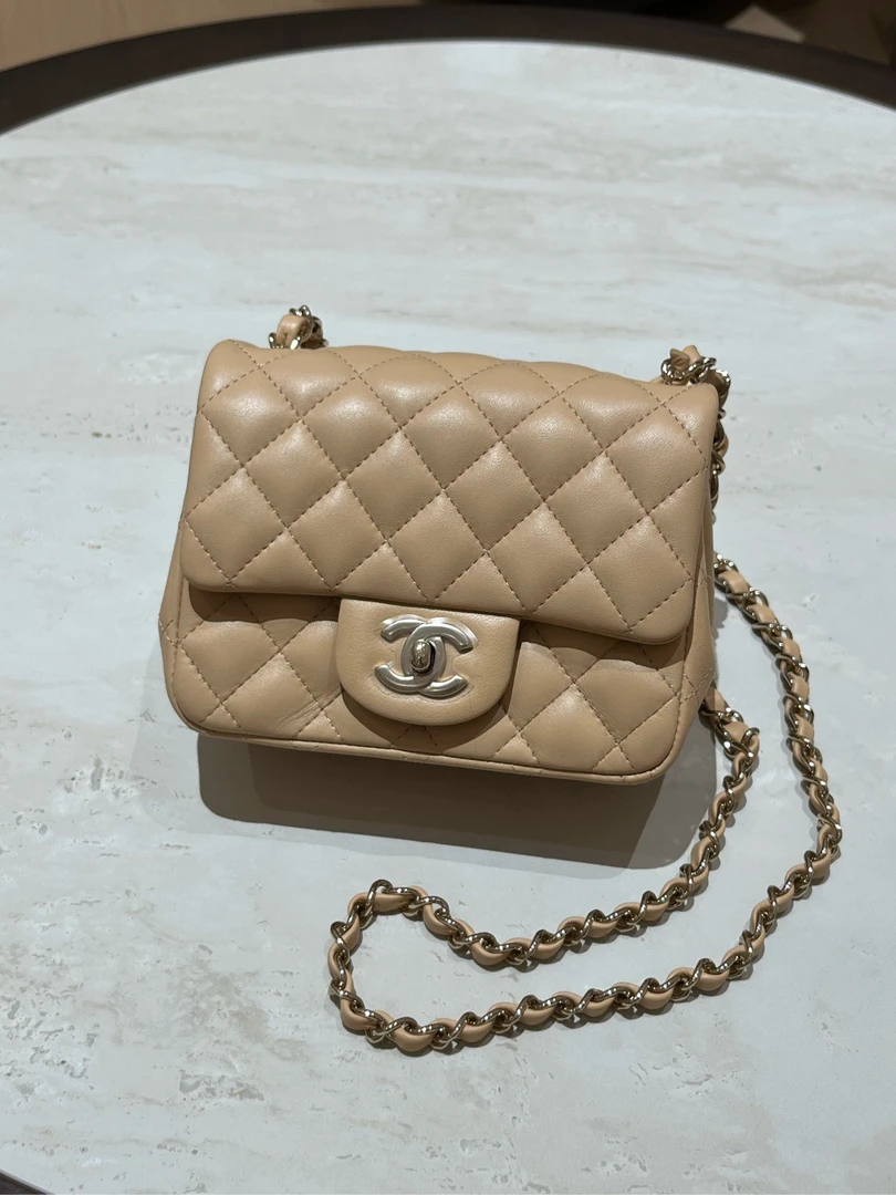 全新未使用 Chanel/香奈儿 奶茶色方胖子全新芯片 附件：尘袋 盒子