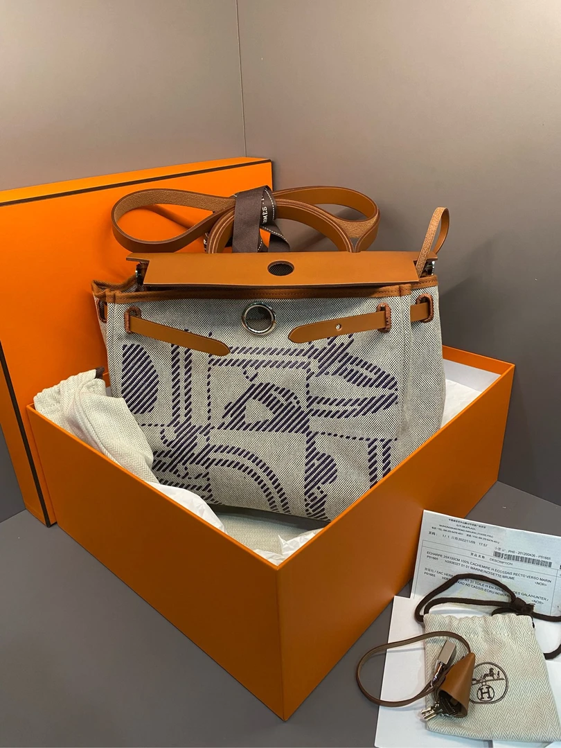 99新 Hermes/爱马仕 herbag31限量版 灰色/棕色 银扣u刻