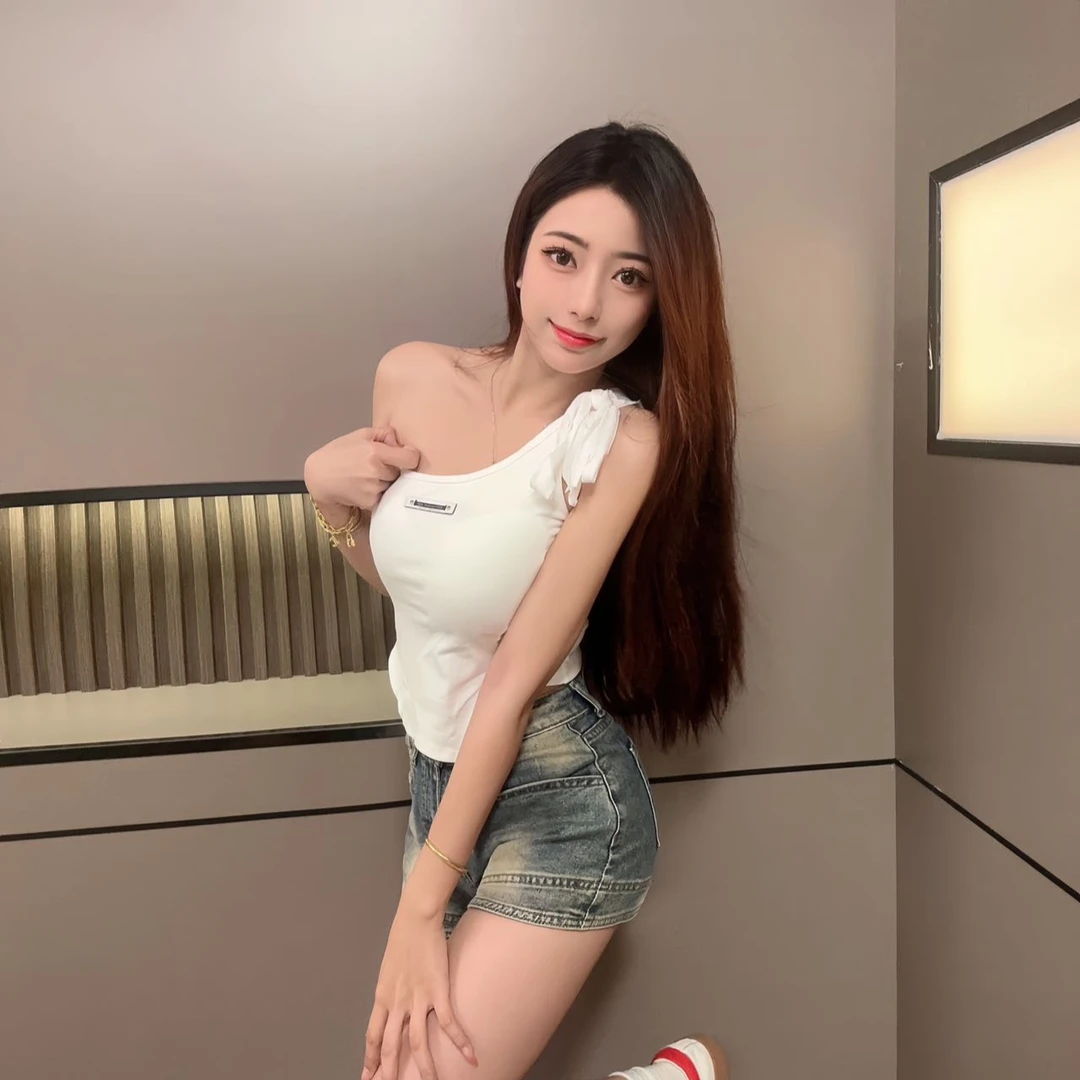 独特斜肩吊带背心女夏不规则性感甜辣美背外穿辣妹纯欲单肩上衣