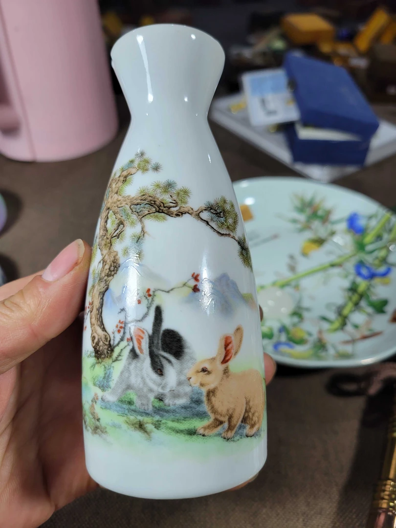 精美瓷器粉彩花瓶