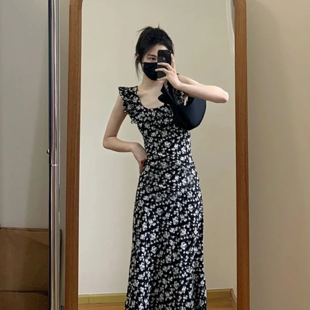 茶歇法式黑色碎花小飞袖连衣裙子女夏季新款收腰显瘦赫本气质长裙
