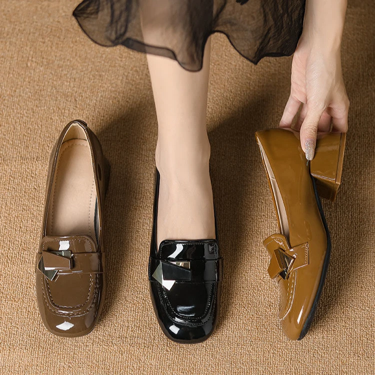 高级感粗跟漆皮乐福鞋女2024年春季新款时尚休闲软底百搭时装单鞋