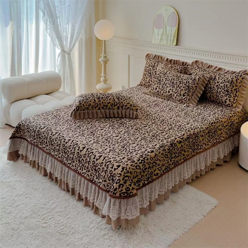 大蕾丝加厚加密牛奶绒宝宝绒床盖亲肤透气可机洗水洗加绒绗缝