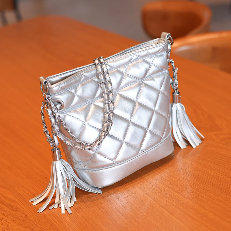 【MUEKA/茉妮卡】超火银色抽绳水桶包女2024新款夏季百搭斜挎链条包