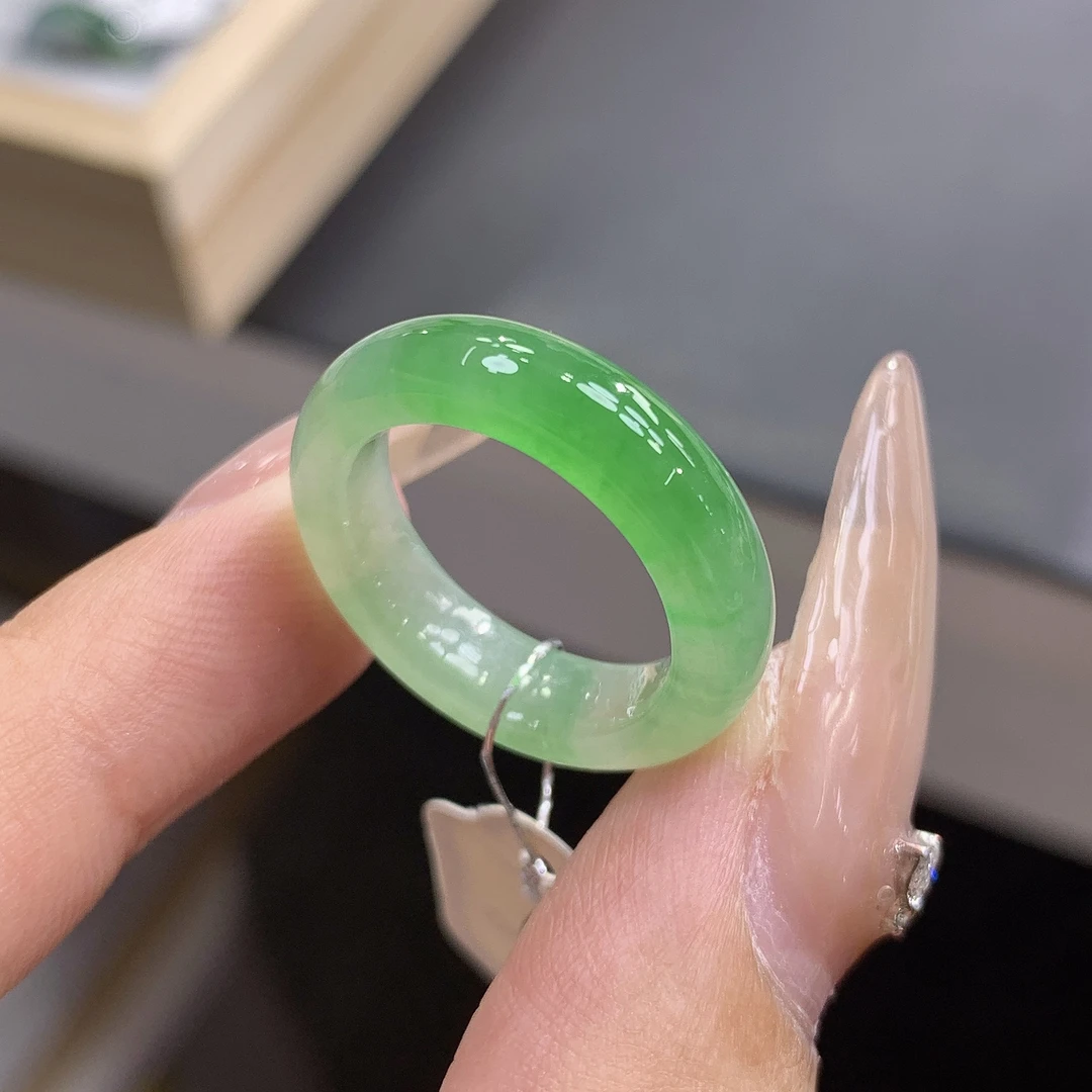 10-11圈口 缅甸天然翡翠 冰种阳绿翡翠戒圈尺寸15.8-4.8-3.8mm