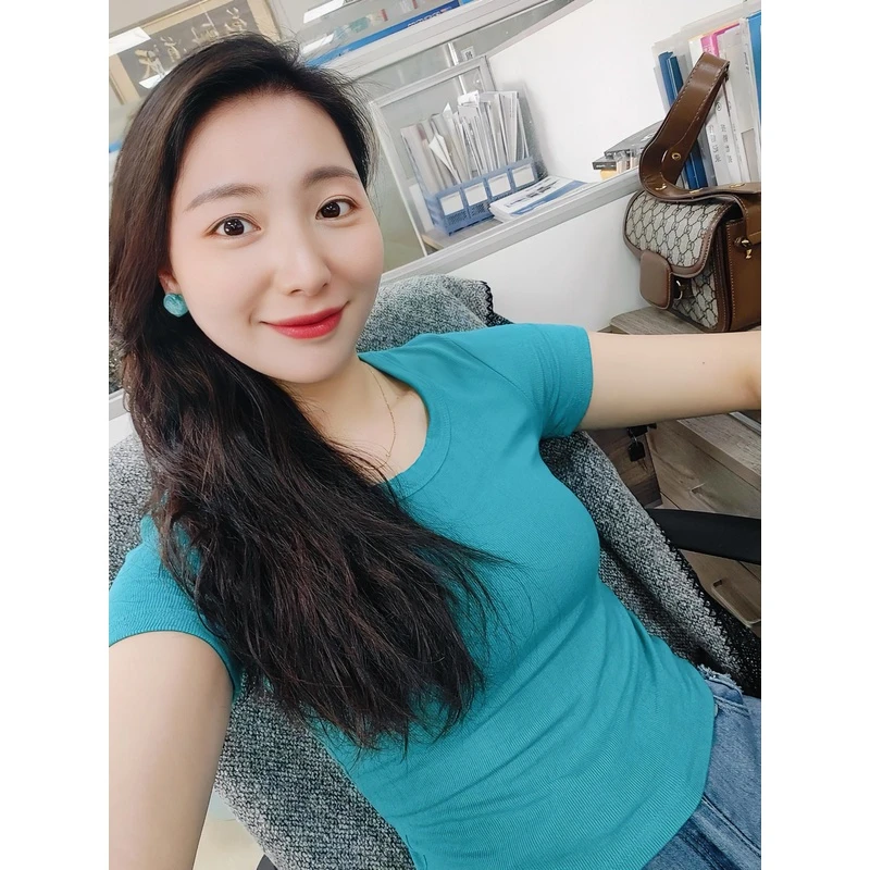 显瘦短袖t恤女夏季纯色设计感百搭韩版修身圆领休闲时尚半袖817