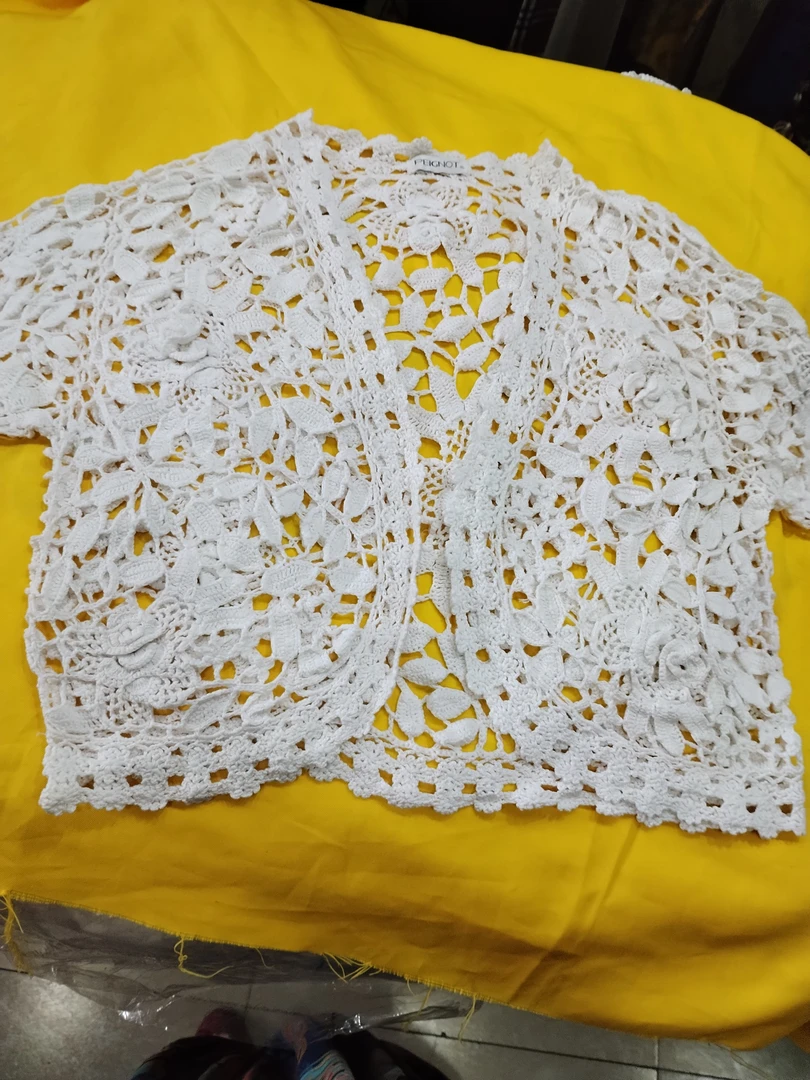 手钩整体设计的满园春色外搭，新颖大气，撤店甩卖，高性价比。