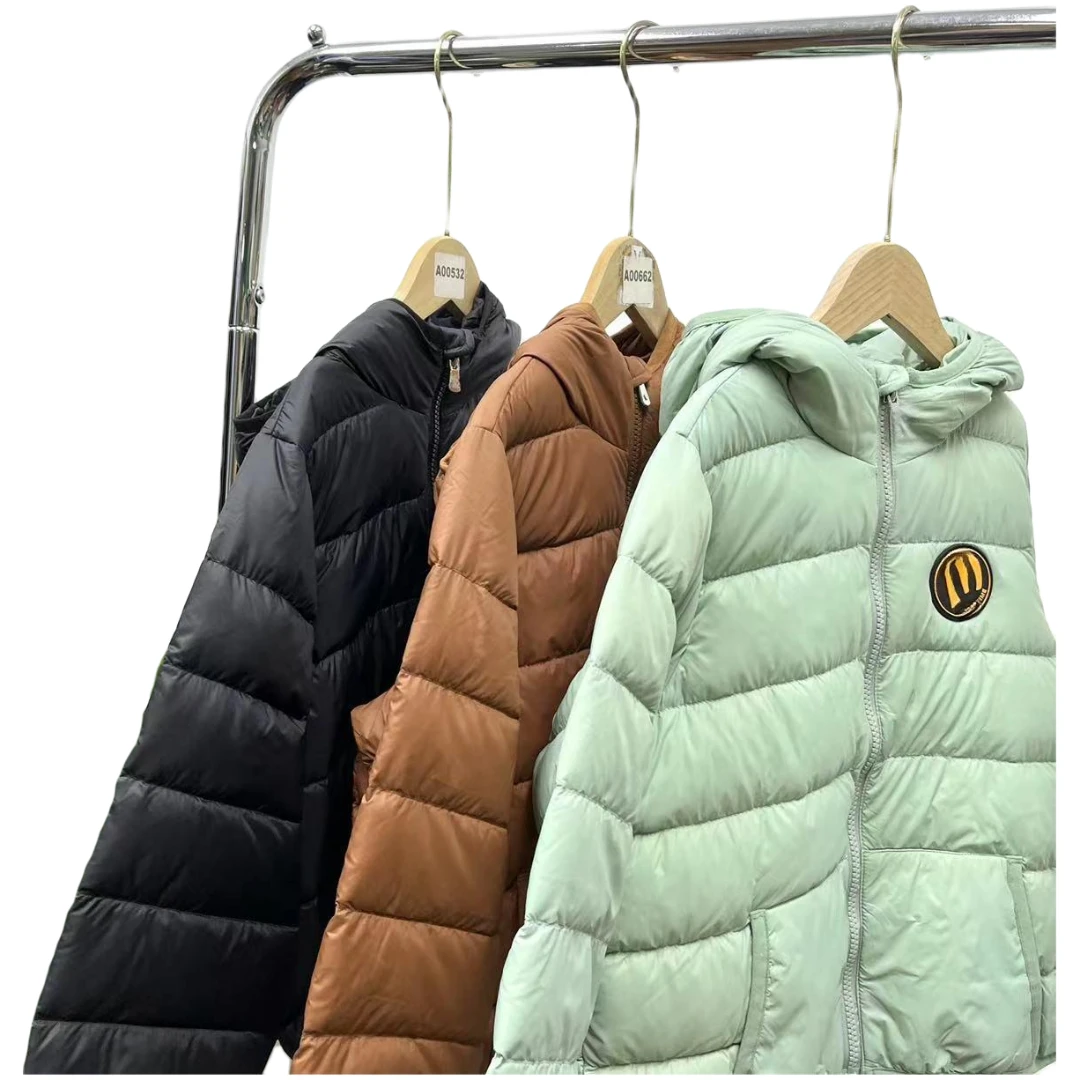 7706-一款三色M圆形软标装饰儿童连帽轻薄羽绒服