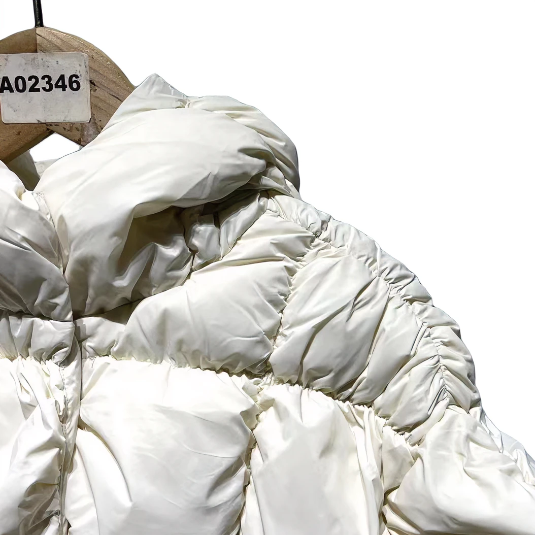 7895-米白色短款磁吸扣女童连帽羽绒服