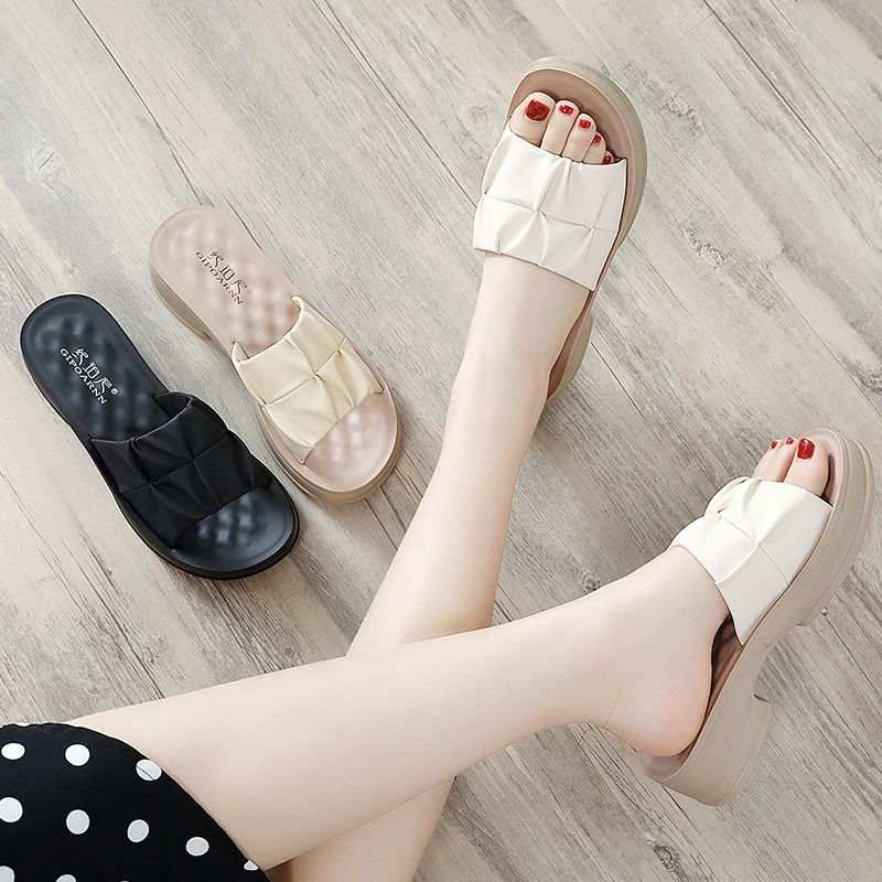 中老年拖鞋夏季外穿女士软底防滑时尚中年人中跟2025新款妈妈凉拖