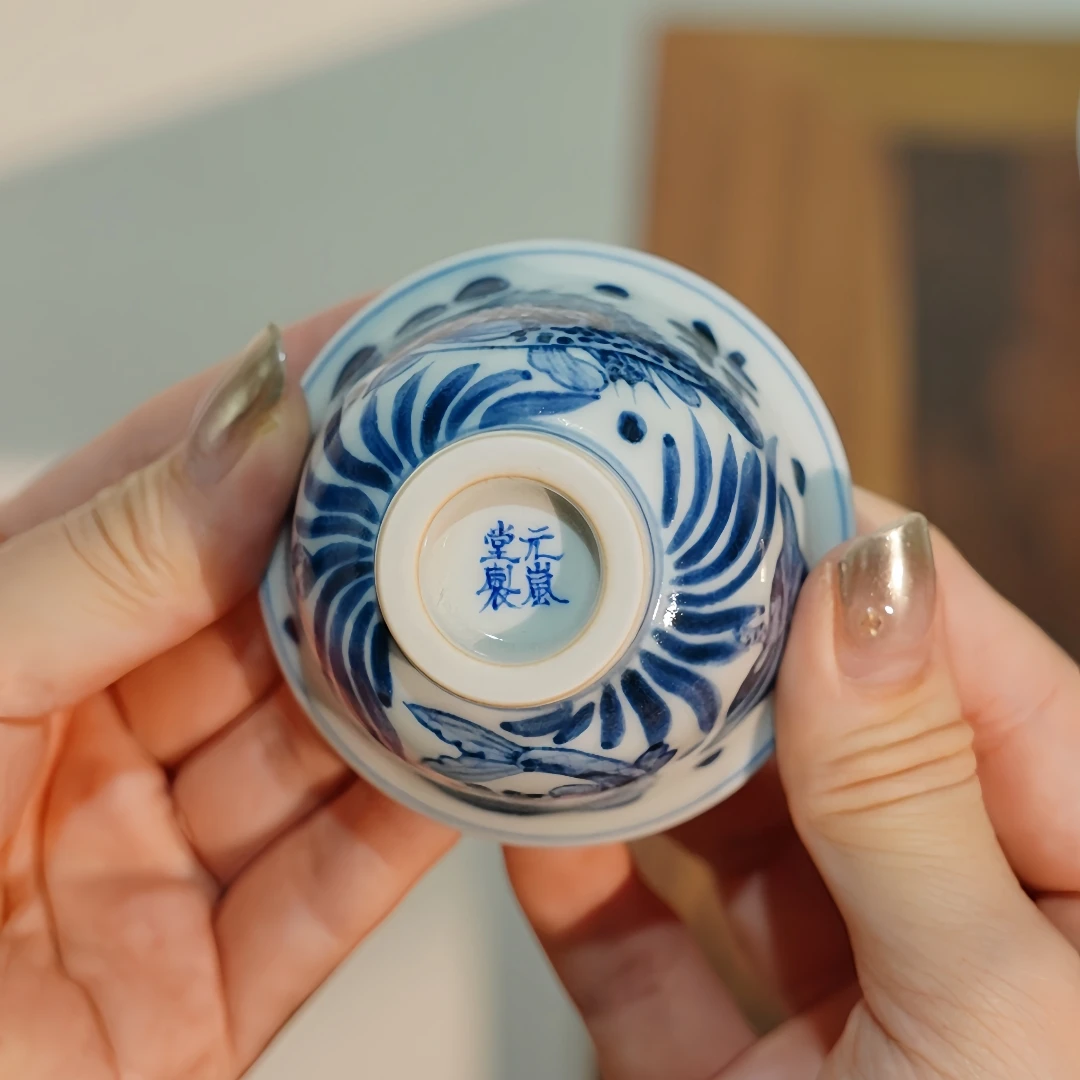 茶圈大魔王茶器景德镇纯手绘【元岚堂】元青花鱼藻迷你压手杯50cc