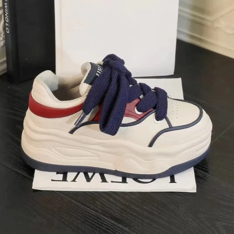 2024秋季新款小白鞋女学生运动鞋网红休闲女鞋百搭厚底内增高老爹