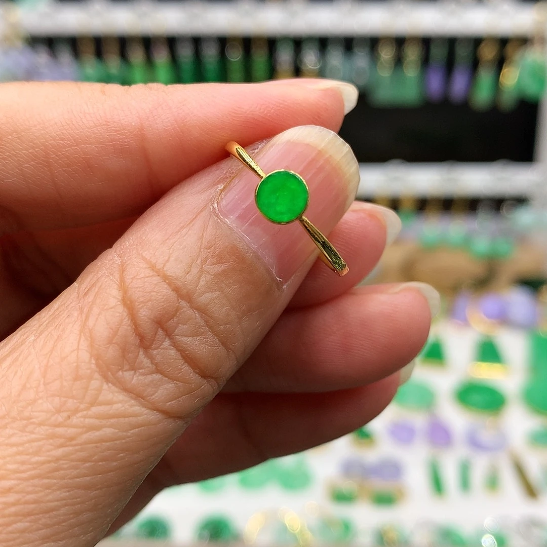 翡翠戒指18K金镶嵌的