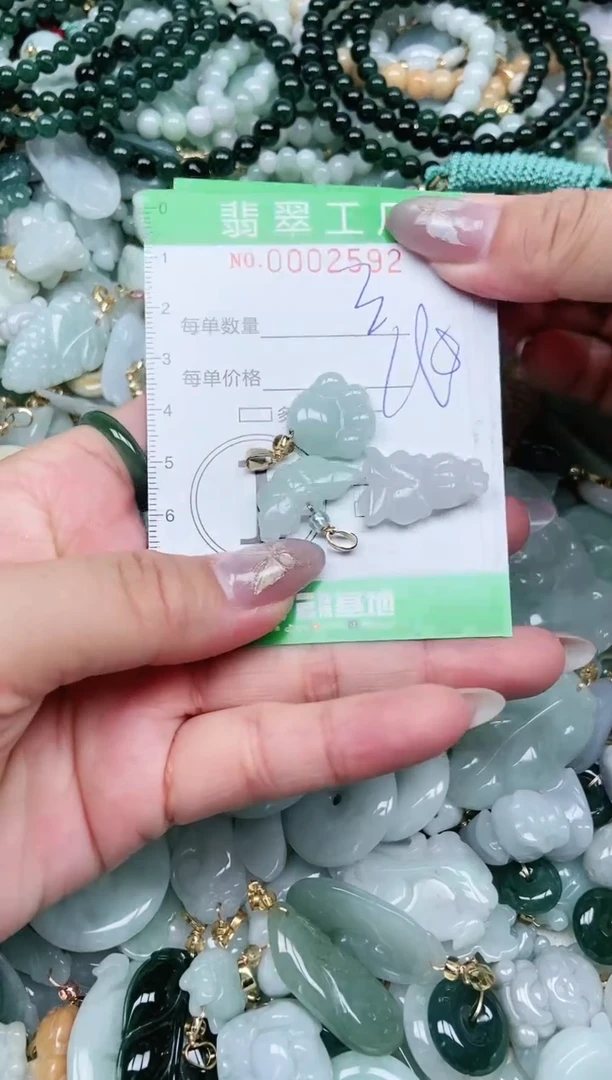 【闪购商品】翡翠颈饰未镶嵌翡翠