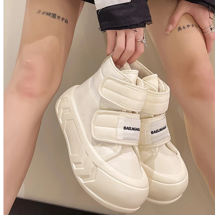 奶呼呼雪地靴女高帮面包棉鞋2024冬季新款魔术贴厚底加绒雪地靴女